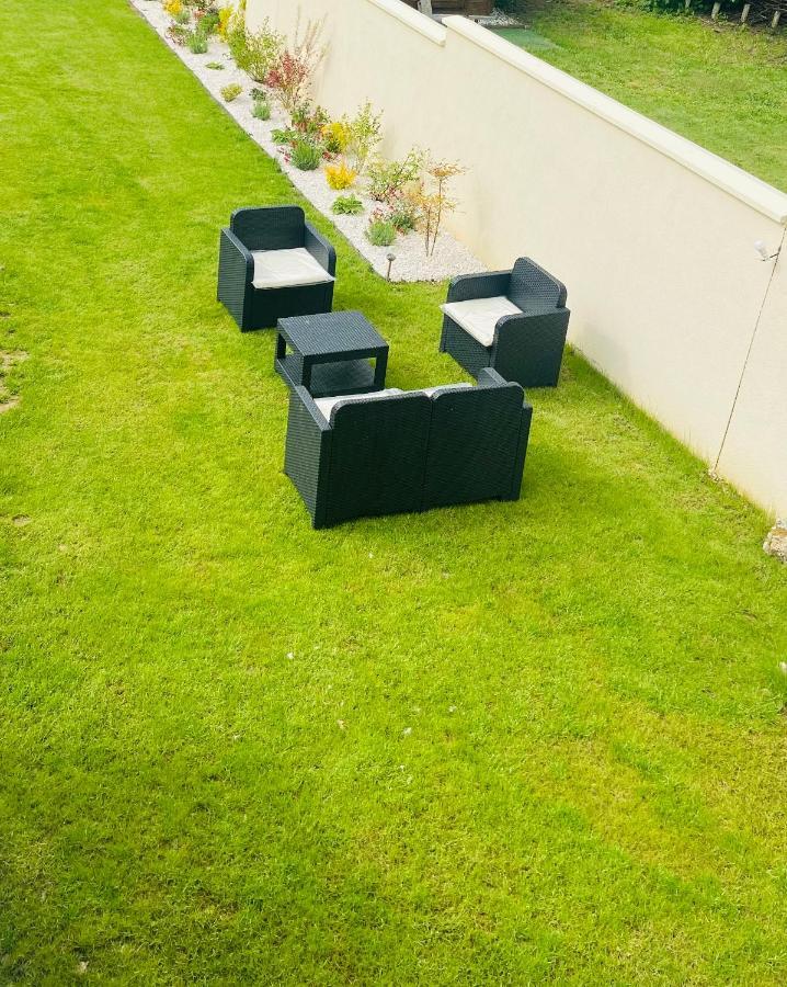 Appartement Grand T1 Moderne Jardin près de CDG à Le Thillay Extérieur photo